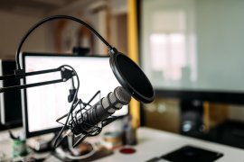 Top 5 Reasons People Prefer Podcasts Over Traditional News Outlets